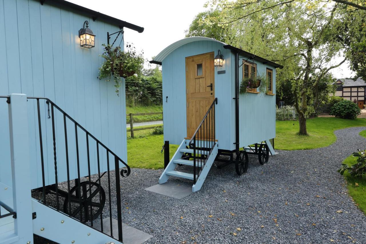 Upper Gelli Luxury Holiday Lodge, Converted Dairy & Cosy Shepherds Huts Welshpool Zewnętrze zdjęcie