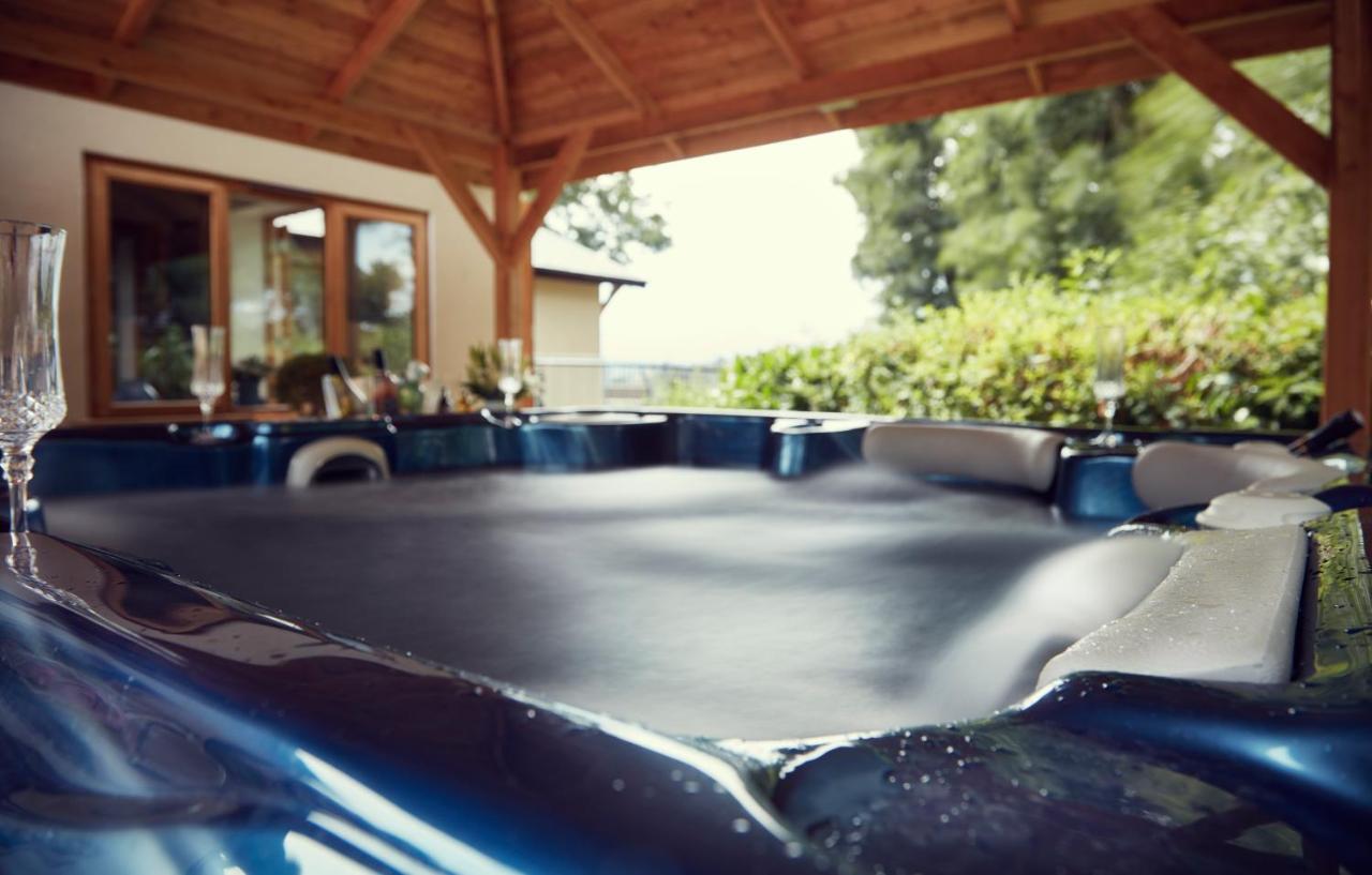 Upper Gelli Luxury Holiday Lodge, Converted Dairy & Cosy Shepherds Huts Welshpool Zewnętrze zdjęcie