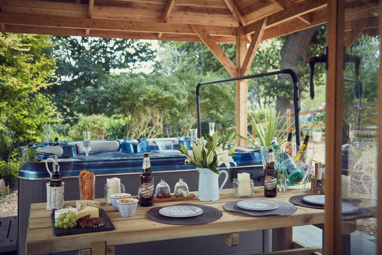 Upper Gelli Luxury Holiday Lodge, Converted Dairy & Cosy Shepherds Huts Welshpool Zewnętrze zdjęcie