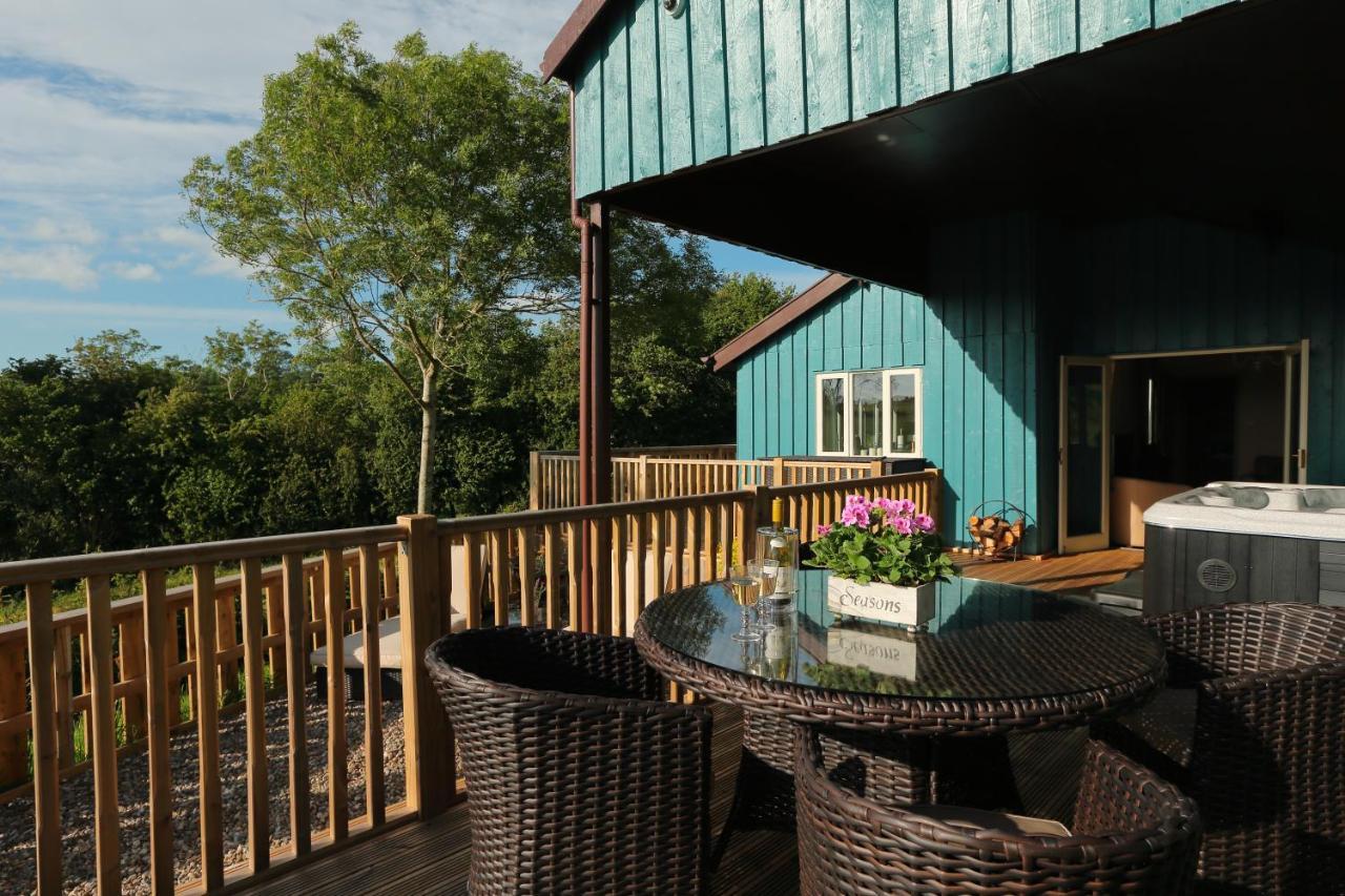 Upper Gelli Luxury Holiday Lodge, Converted Dairy & Cosy Shepherds Huts Welshpool Zewnętrze zdjęcie