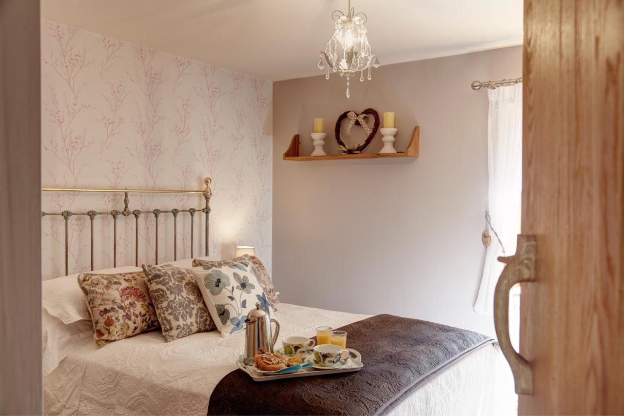 Upper Gelli Luxury Holiday Lodge, Converted Dairy & Cosy Shepherds Huts Welshpool Zewnętrze zdjęcie